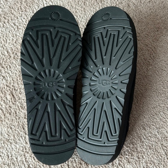 UGG Classic Slip-On Black US Size 10. New, Original